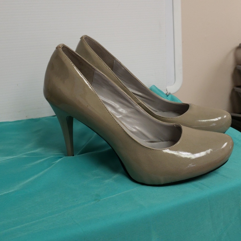 Type Z Beige Heels